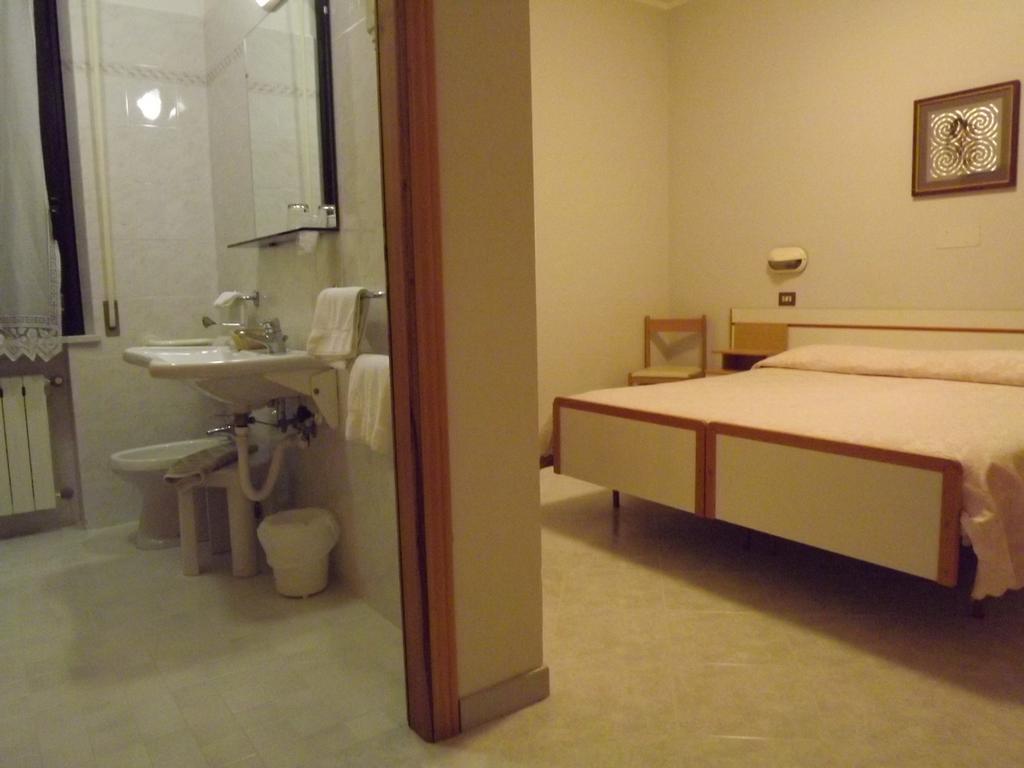 Hotel Cristina Chianciano Terme Habitación foto